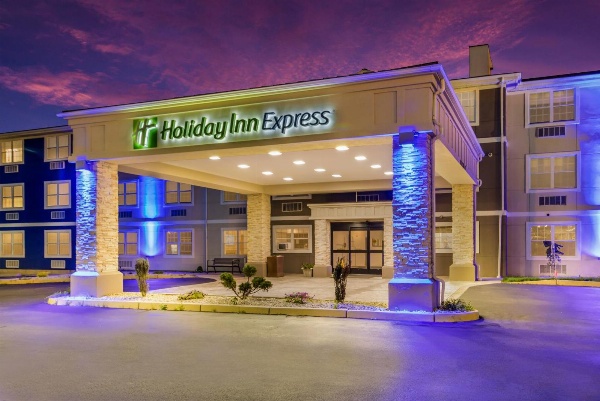 Holiday Inn Express Plymouth Main image